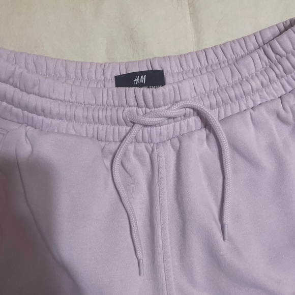 🌸 H&M Lavender Lounge Shorts Size S - Picture 2 of 4